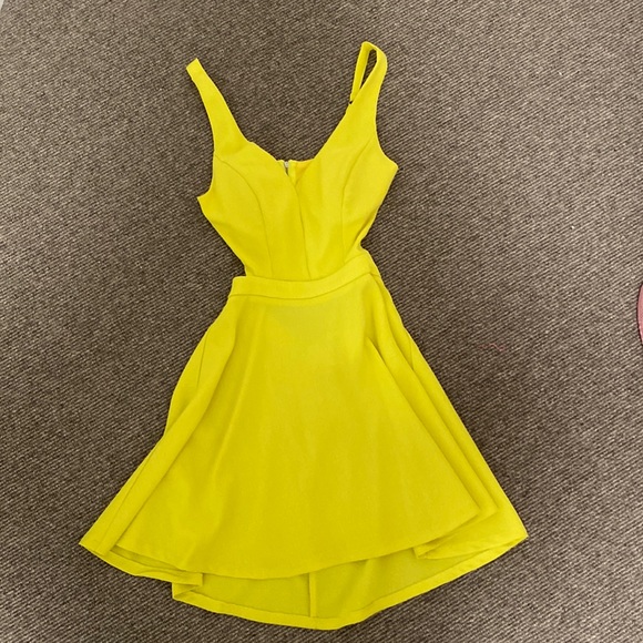 Canary yellow open back dress - Picture 2 of 5